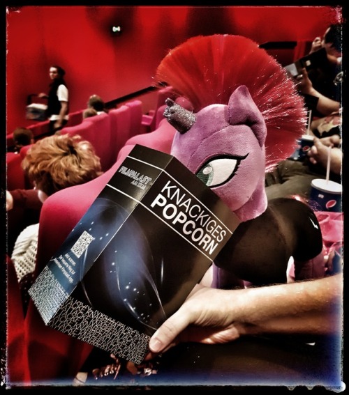 This Sunday Qetesh met a few other ponies at a Cinema in Karlsruhe to watch a sneak preview of My Li