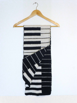 stitcherywitchery:  Piano Roll Scarf – a free knitting pattern by  Miss Buttons. 