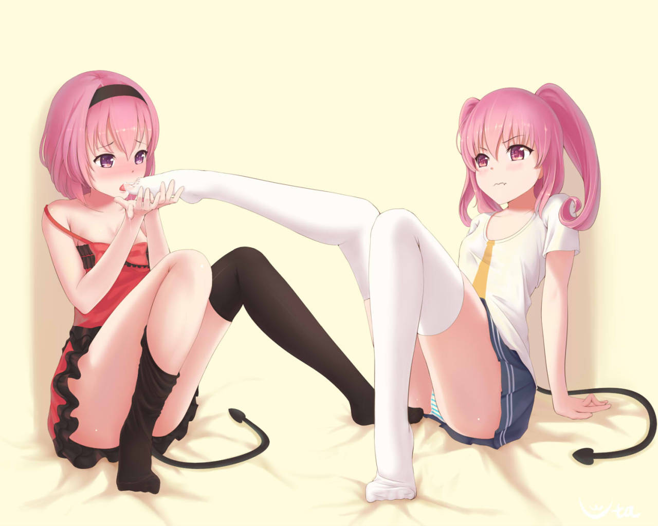 nekonekofeet:  http://www.pixiv.net/member.php?id=12834728