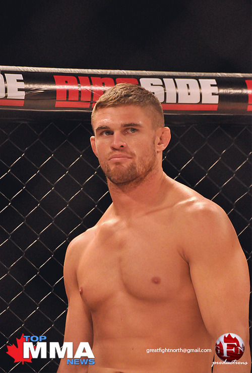 guysworthexposing:  Daron Cruickshank 28yo MMA fighter exposes himself and all his glory! Yumm!  Mmm sexy!