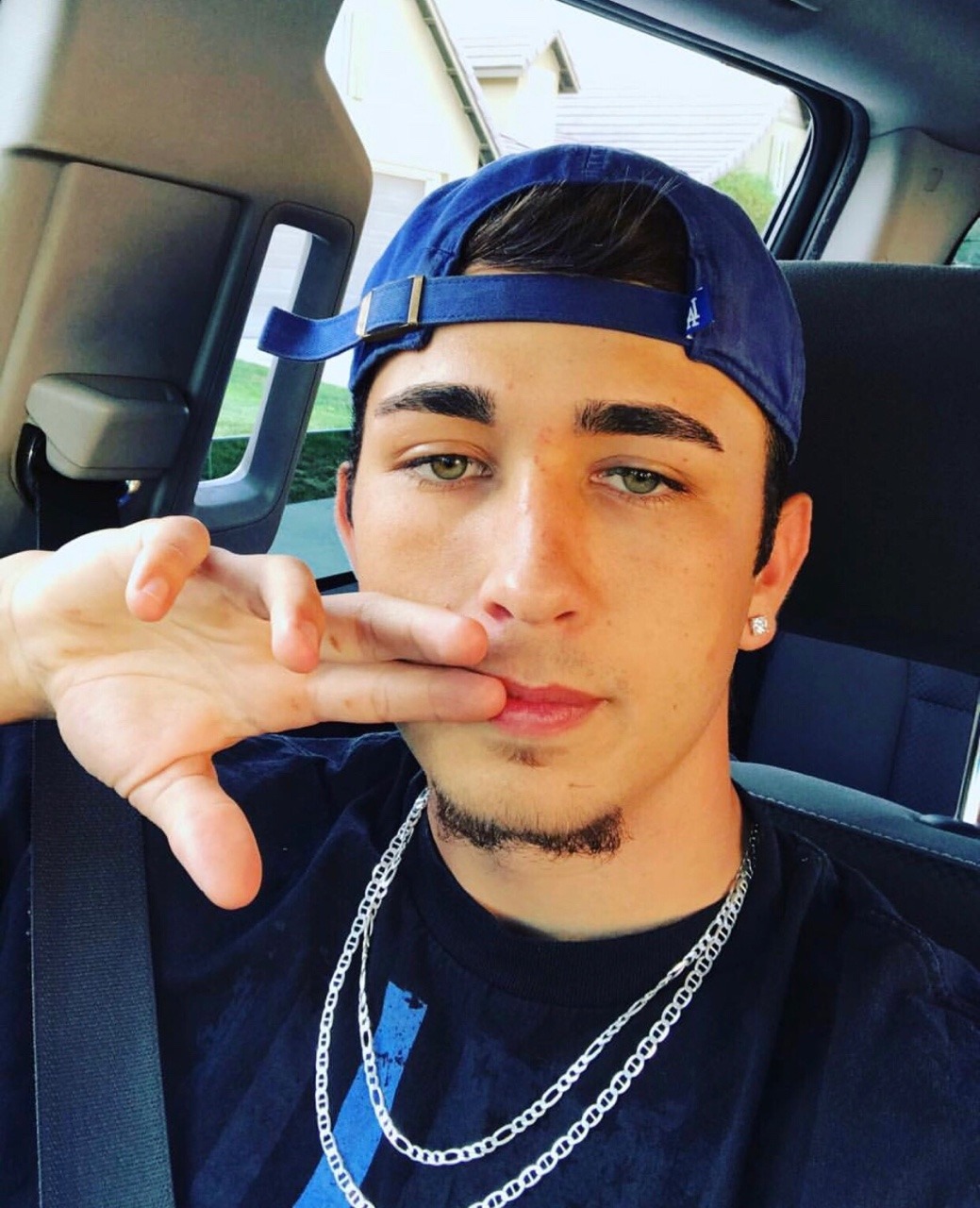 baitedguysold:  A whole daddy 😉 Pm me for more content + prices Or if you need anyone baited 