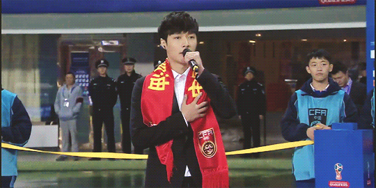 elaysium:  ”Popular group EXO’s member Zhang Yixing”Little pride singing the