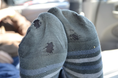 nix-feet:  my stinky sock and feet in the car of my friend :)