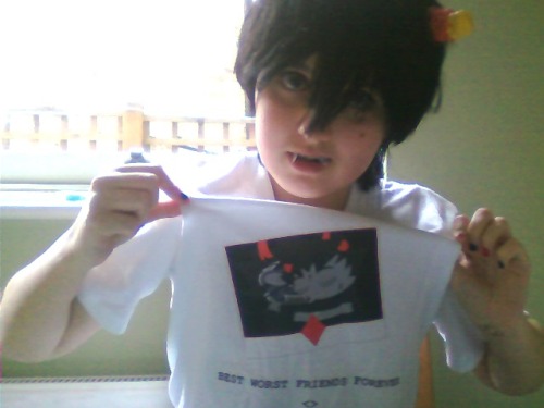 ask-irl-titanmommy-hanji: SO GAMZEE GAVE ME THIS DUMB SHIRT TO WEAR AROUND WITH HIM BECAUSE APPARENT