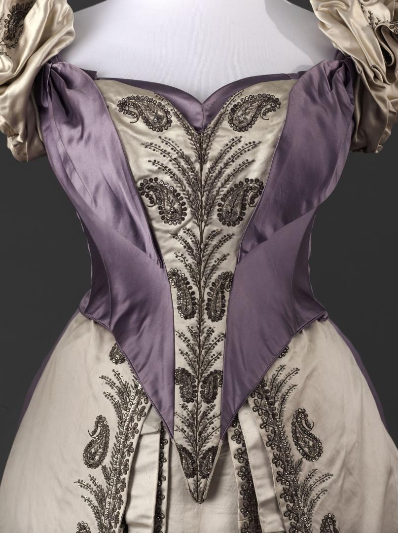 Transformation dress, Palais Galliera