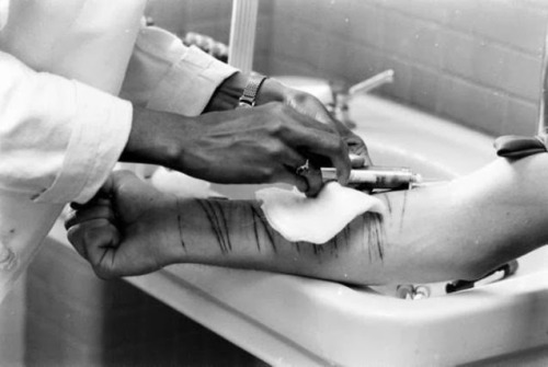 psicologia-suicida:  “La alegría sólo está dormida" 