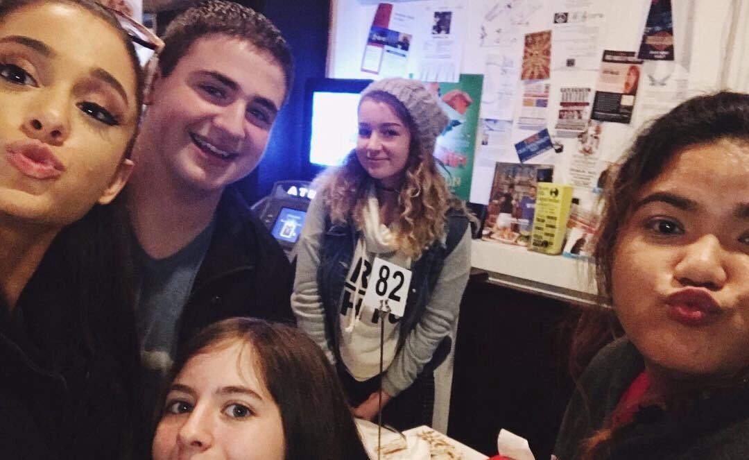 agrande-news:  November 26: Ariana Grande and Mac Miller with fans at a restaurant