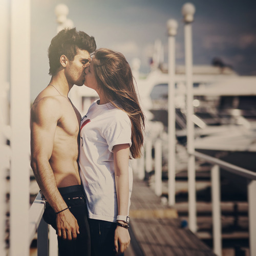i-undecided:  kiss | Tumblr on We Heart It - http://weheartit.com/entry/53807812/via/giiihsiilva