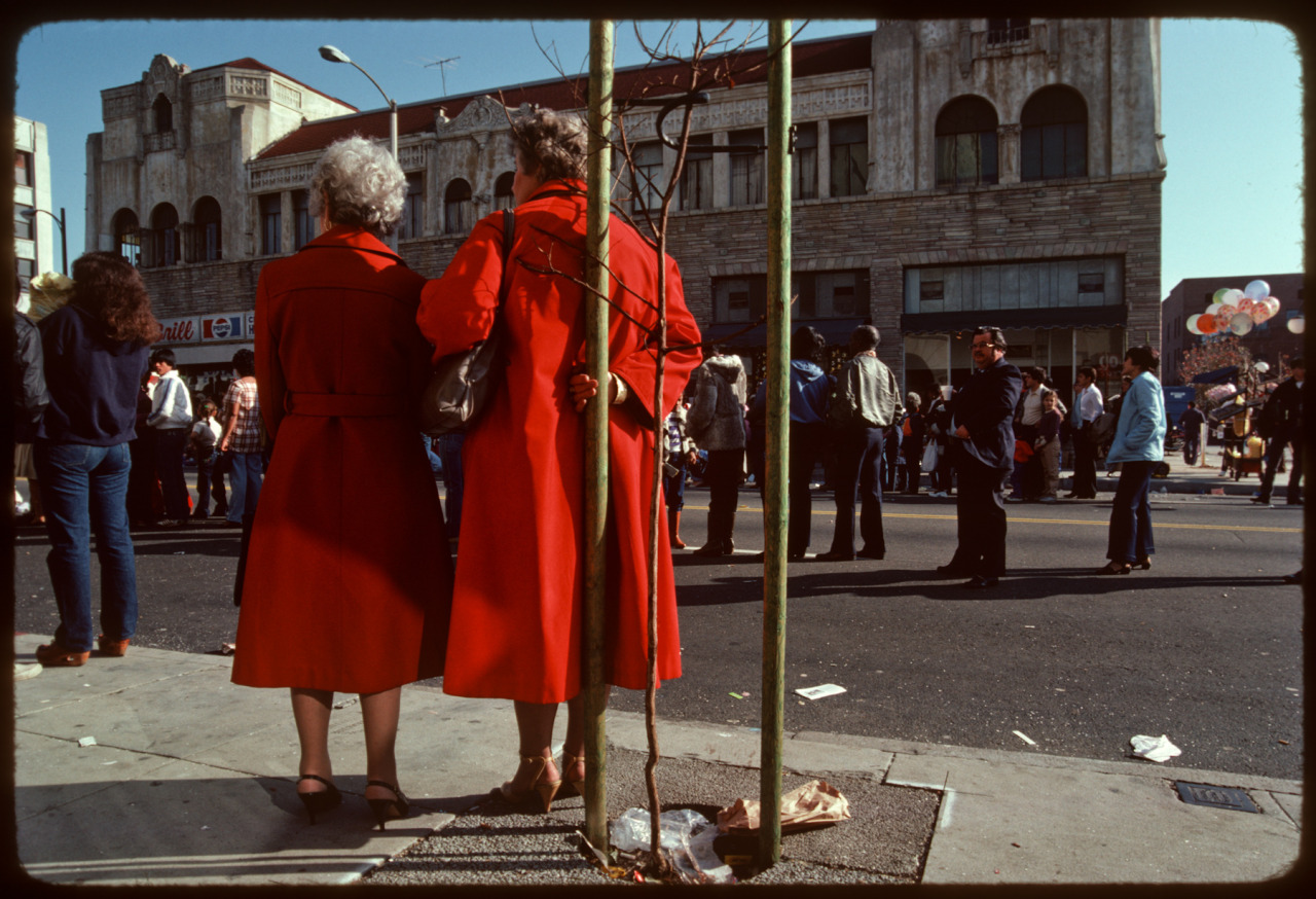 mudstonephoto:
“ rose parade red coated women 1979-81- matt sweeney - mudstonephoto.com
”