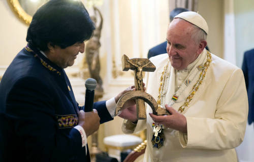 speciesbarocus:Ex-president of Bolivia Evo Morales gave Pope Francis a crucifix sculpted in the shap