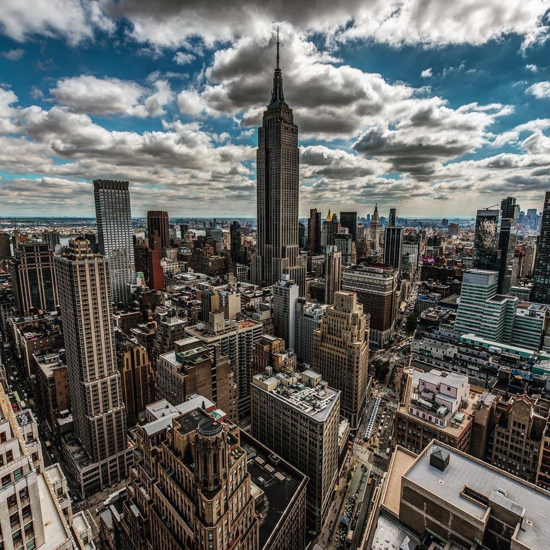 newyorkcityfeelings:  Perfect afternoon clouds in New York with @midnight.xpress