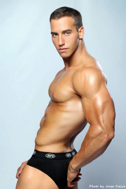 undie-fan-99:  This muscular side of handsome is Jose Ruiz