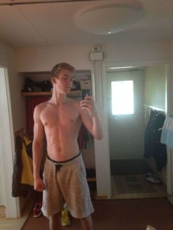 undie-fan-99:  Tall, proud blonde stud!