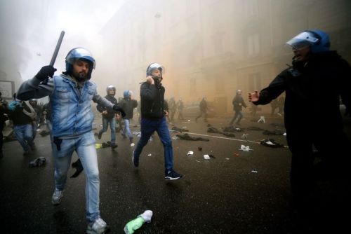 actuallyexistingbarbarism:  rojsebastien:  Expo Milano 2015  solidarity with everyone on the streets of Milan.