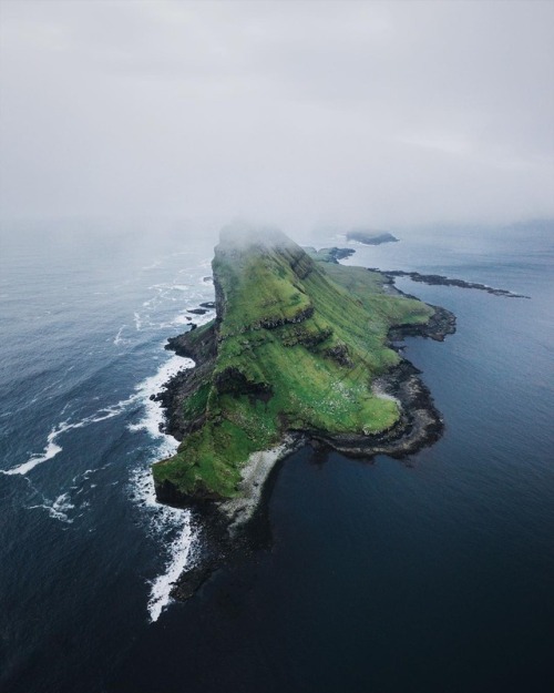 landscape-photo-graphy: Spellbinding Photographs of the Faroe Island by Merlin Kafka  Afficher dava