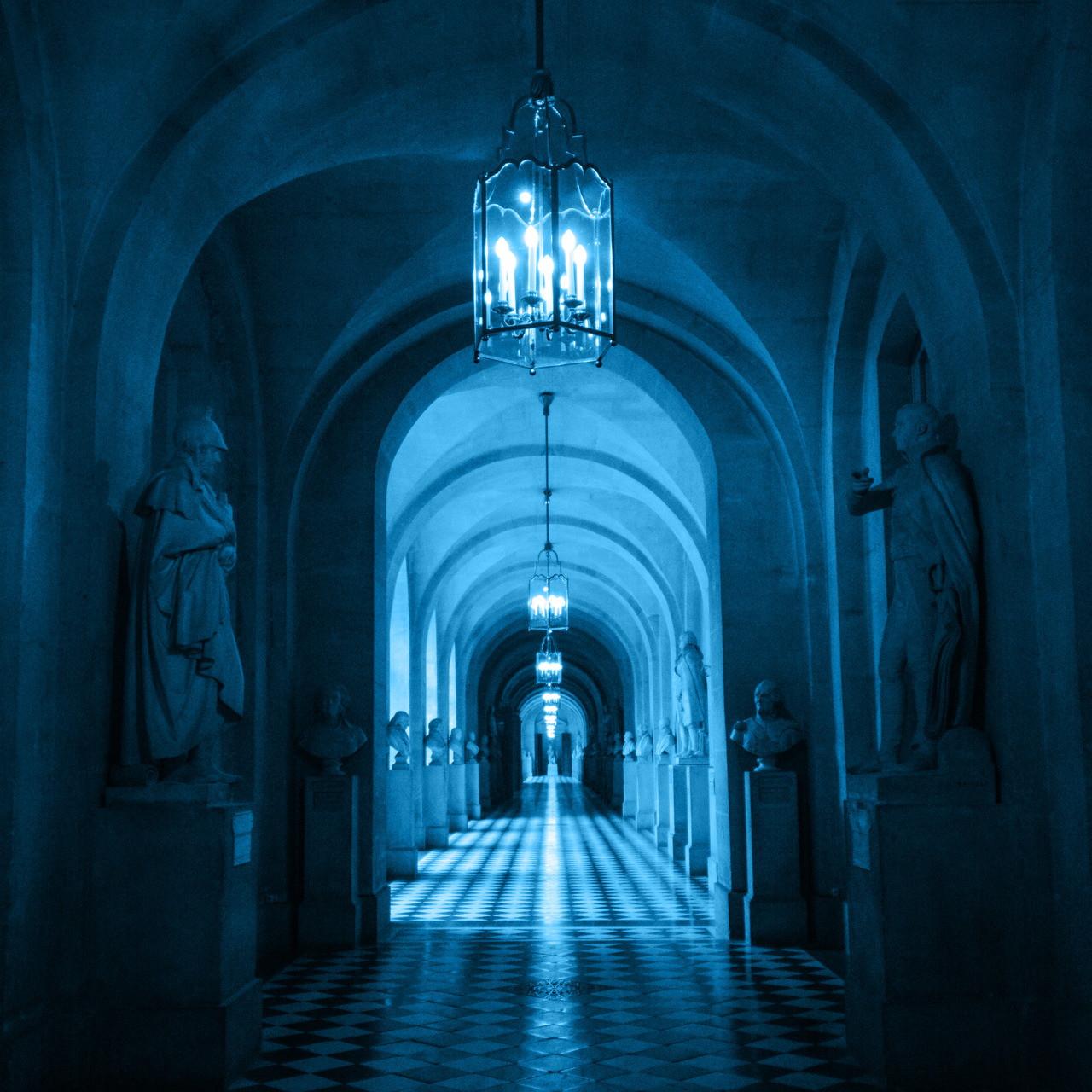 perks-of-being-absolutelynothing:  blue makes me happy 