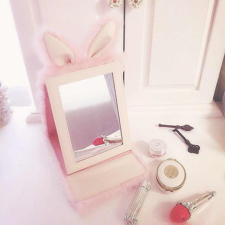 xoxsaramari:  Fluffy bunny mirror - winter exhibition gift from Swankiss 