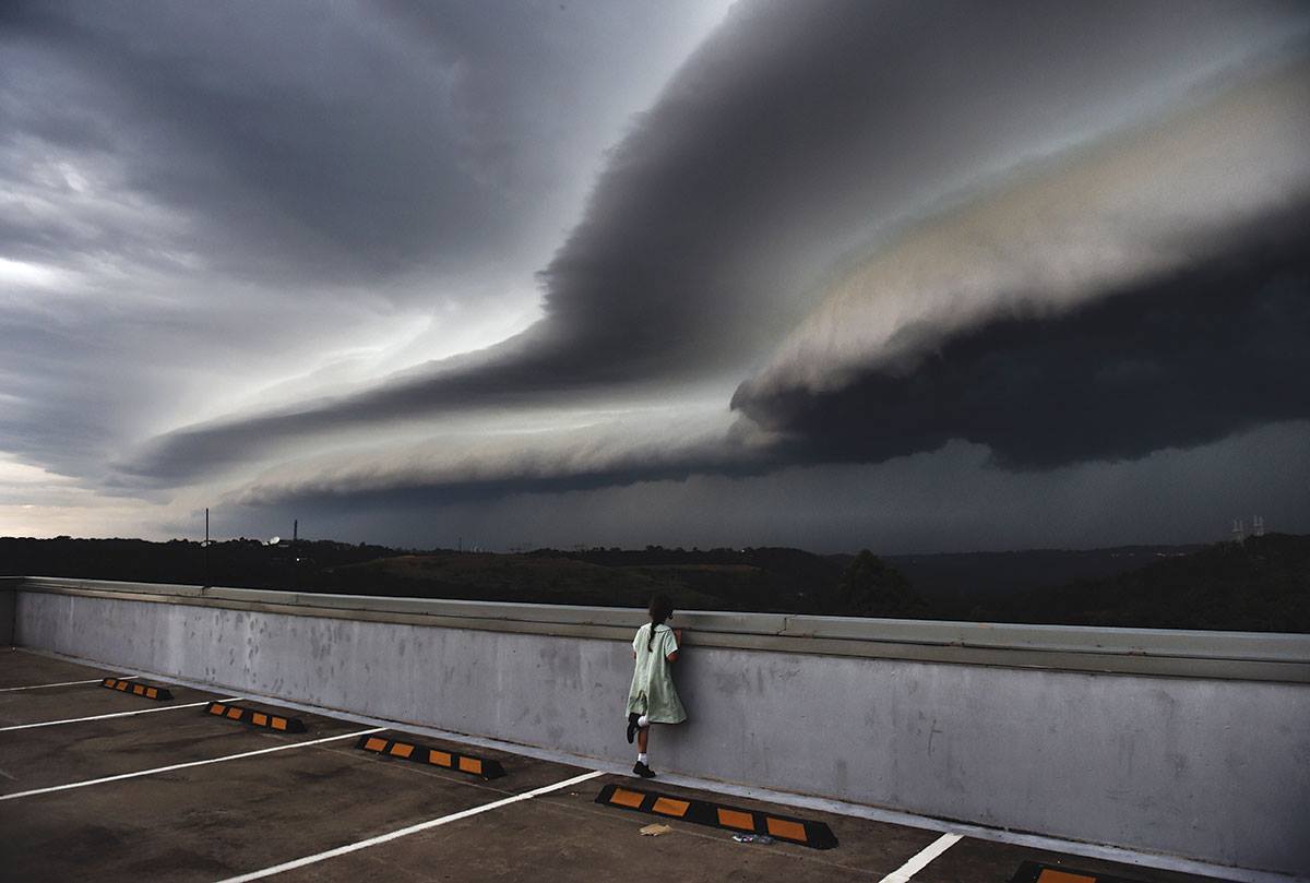 sixpenceee:   Amazing storm cloud photograph, taken by Nick Moir in Sydney.  