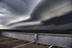 sixpenceee:   Amazing storm cloud photograph,