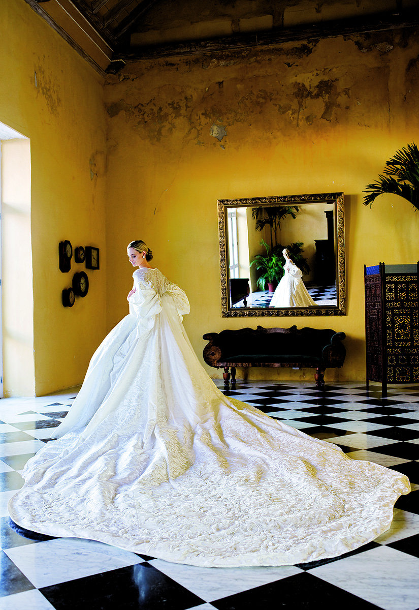 Skip the wedding planner—we’ve enlisted 8 Vogue staffers to share their best bride-to-be advice to help you navigate your big day: http://vogue.cm/1qL53OZ
Lauren Santo Domingo, Vogue Contributing Editor Photographed by Arthur Elgort, Vogue, January...