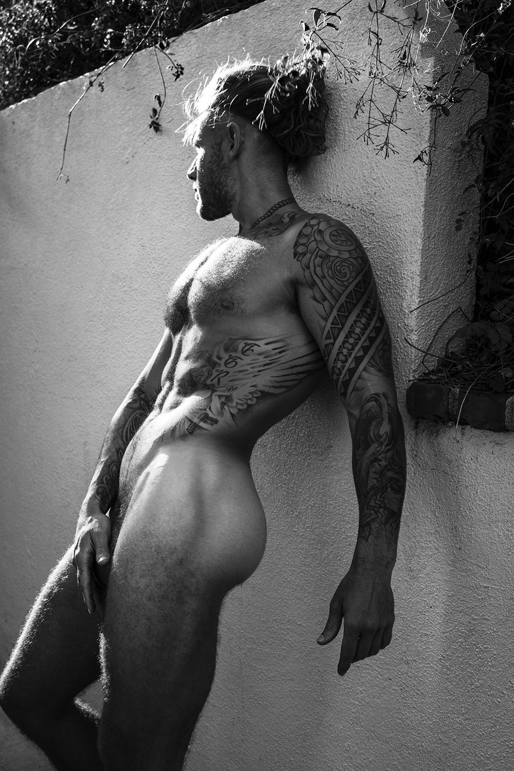 twofishworld: mypassionate1:   thegrimkingdom:  Vince Ramos by Gregory Prescott http://homotography.blogspot.com/2016/07/vince-ramos-by-gregory-prescott.html#more