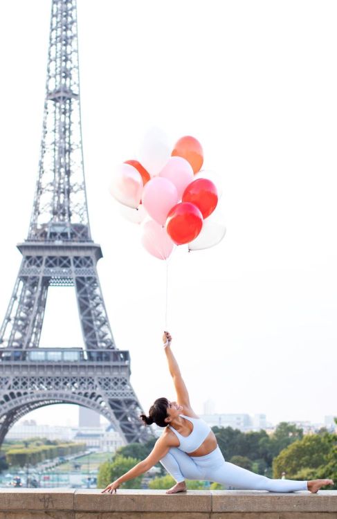 (via “The future belongs to those who believe in the beauty of their dreams.” Eleanor Roosevelt | Yoga clothes, Eiffel tower, Yoga practice || Curated with love by yogadaily)   #ballons#eiffeeltower#yoga#yogi#yogini#yogaaesthetic#yogainspiration#yogadaily#inspire#inspiration#inspirational#manifesting#manifest#fitblr#outdoor#outdooryoga#whimsical#paris#parisyoga
