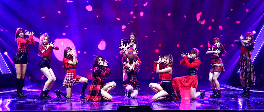 junghosyub: la vie en rose - formations 🌹