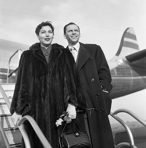 francisalbertsinatra:  Frank Sinatra and Ava Gardner arrive at LaGuardia Airport