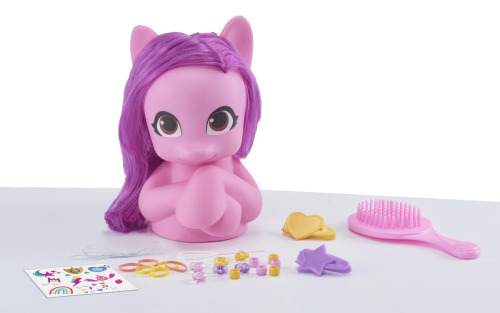 If you look at this MLP Pipp Petals Styling Head, what do you think is missing? And what about Sunny