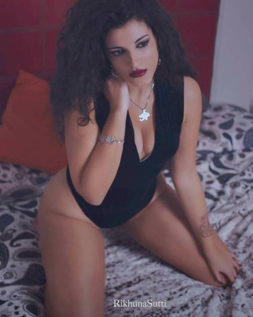 best-thick-girls:  Hot curvy babes near you