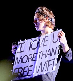 mrscarrotgirl:  I love you more than free wifi!! 