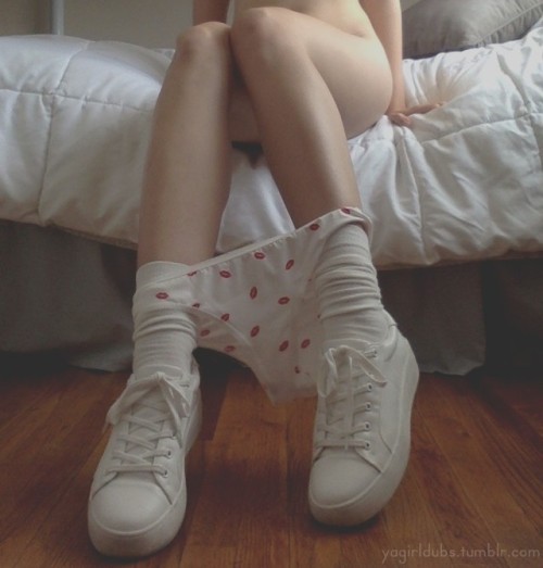 yagirldubs:  bby girlsend me a message :3 I feel chatty