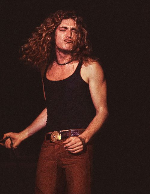aluacrescente:Robert Plant photographed by Kevin Goff