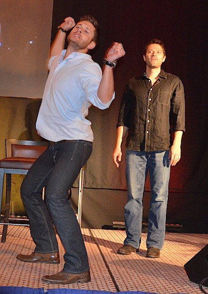 fragilesammy:  lapfulofmisha:  dudewheresmypie:  this is probably my favorite picture ever  Misha’s face tho  Jensen’s face tho