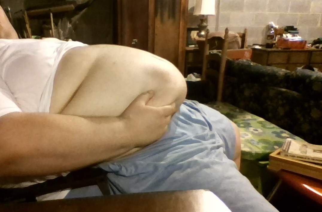 Had lunch at a buffet today (28 slices of pizza [V for VICTORY!], one bowl of pasta,