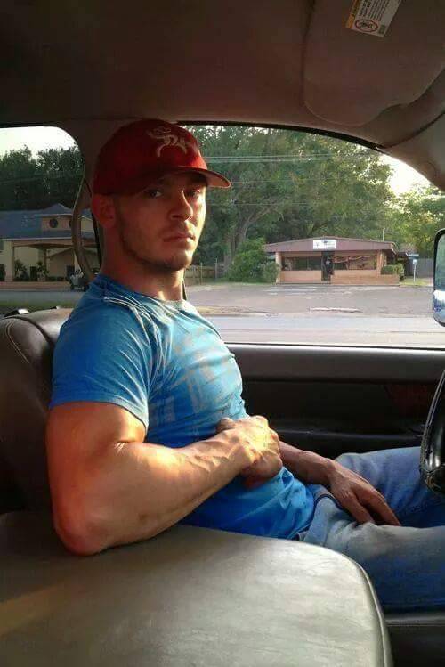 jocksupremacy: midtownkevin:cd-orl:Mmmm he makes me melt. He’s a man. Not even a glimmer of si