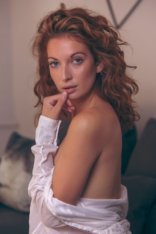 b-authentique:  Richelle Oslinker by Jonathan Red (interview) Keep reading