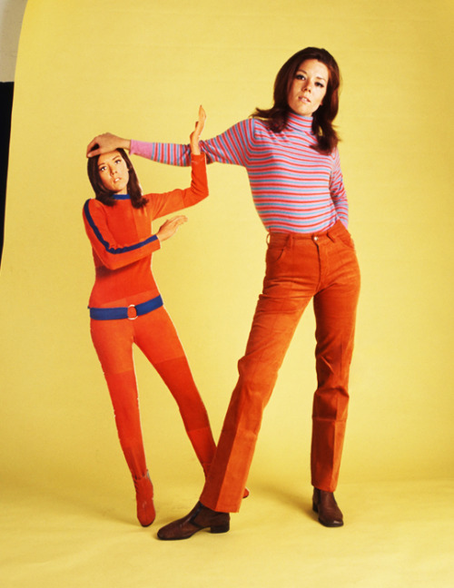 connieallenbury:Diana Rigg with a picture