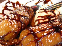 fatty-food:fried twinkie (by elaine huang)