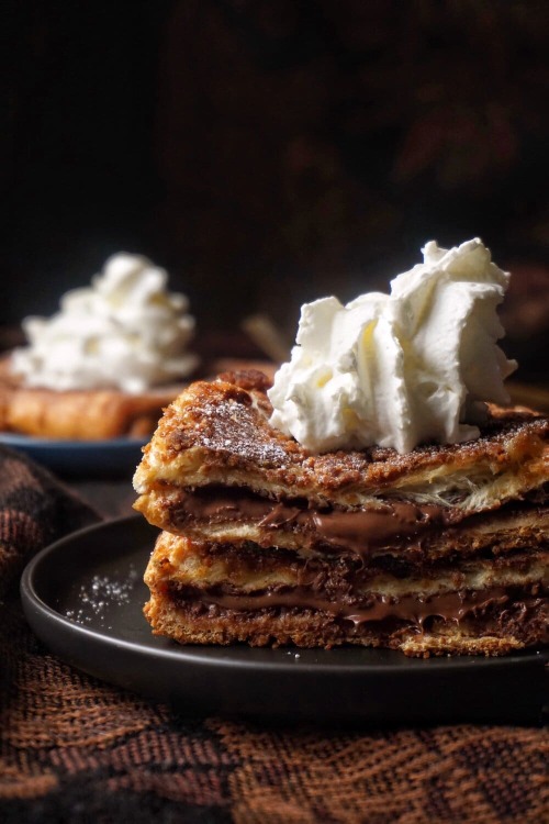 fullcravings:Biscoff Biscuit-Coated Nutella French Toast