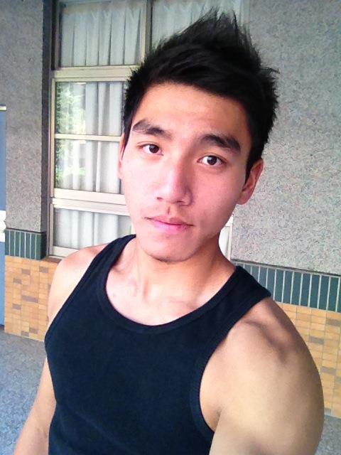 hsxiaoyu:  hbst:  Cute sporty guy!  Follow: http://hsxiaoyu.tumblr.com/ You can find more 