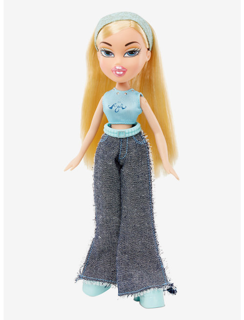 oceanicpride:Stock photos of the Bratz 20 Yearz Special Edition Original Dolls