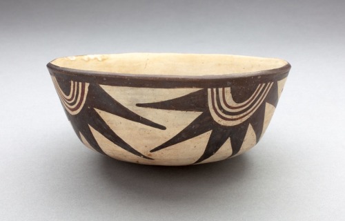 Bowl with Half-Circle with Projections Motifs Descending from Rim, Nazca, -180, Art Institute of Chi