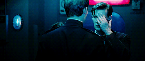 wasiafooltothink:  merescribblers:  #the oncoming sass  it looks like his wiping