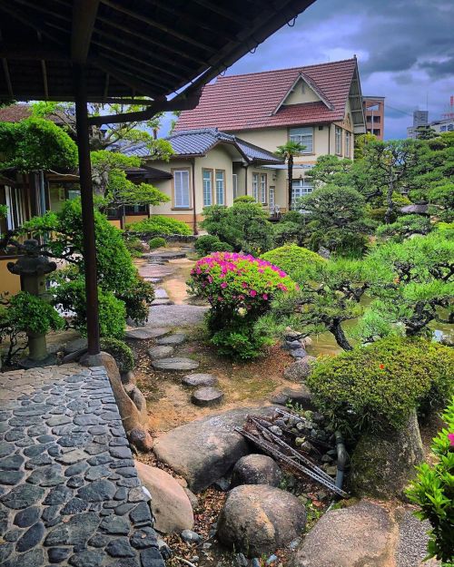 福寿会館庭園 [ 広島県福山市 ] Fukuju-Kaikan Garden, Fukuyama, Hiroshima の写真・記事を更新しました。 ーー日本100名城“福山城”天守をのぞむ庭園と #