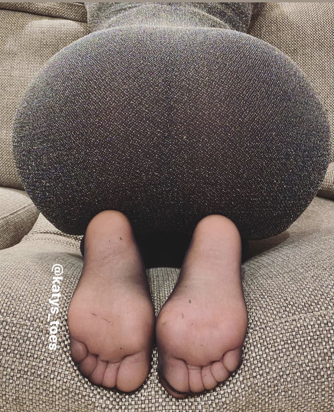 Porn betweenhertoes23: photos