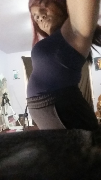 m0n0chr0meprinecss:  Ignore my messy room…. but do you see how my belly looks flat from the side I honestly hate it so so much I want it to be perfectly round. Plz don’t comment “just eat more” or “you want to look pregnant?” like no but also