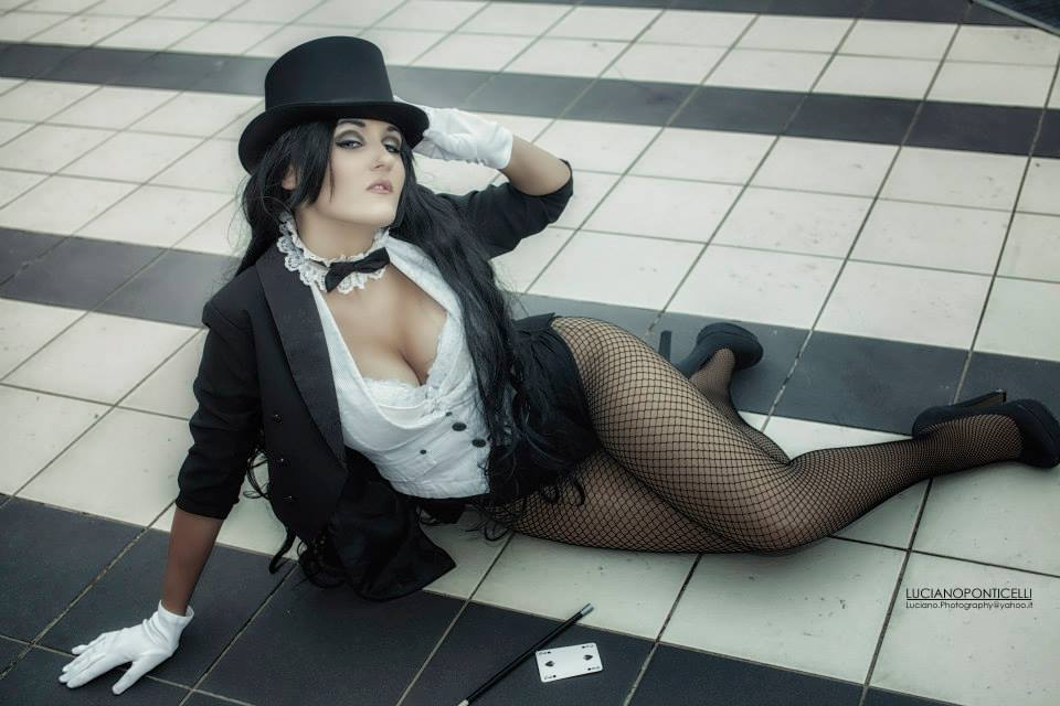 cosplayblog:  Zatanna Zatara from DC Comics  Cosplayer: ToxicHime [DA / FB]Photographer: