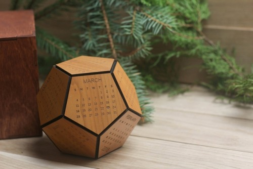 sosuperawesome:Acrylic and Wooden Geometric Box Calendars, customizable with special dates marked, b