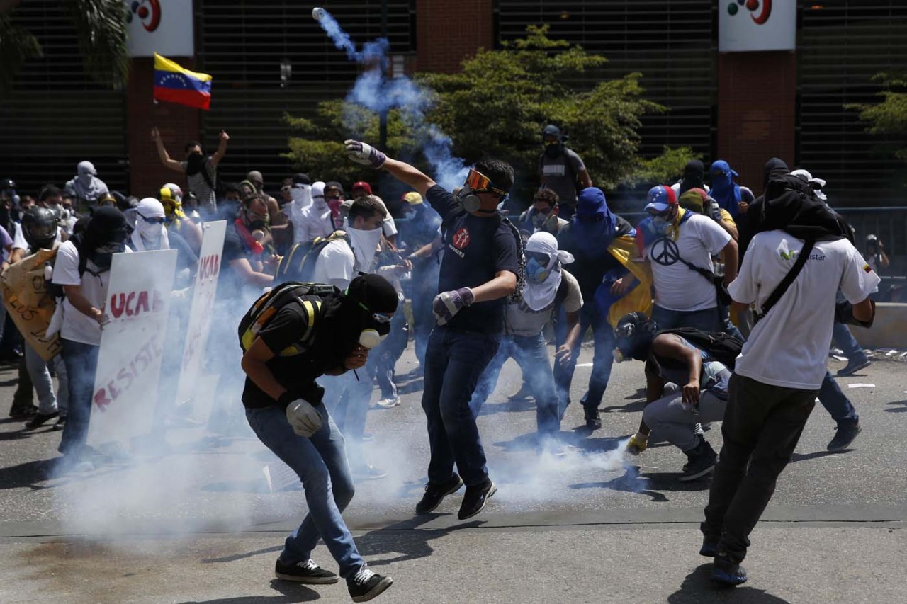 juancarls:  La represión del gobierno se mudó a Bello Monte… 20/03/2014.   